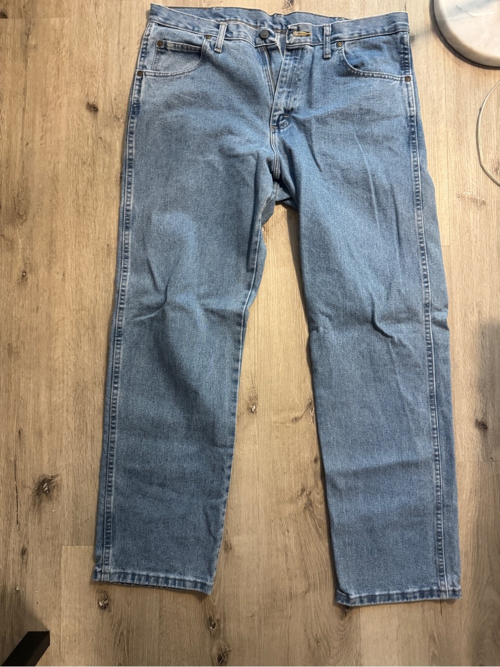 Classic Men's Light Blue Straight-Leg relaxed fit Jeans